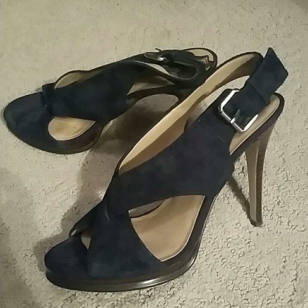Stylish navy heels